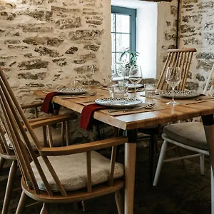 Отель Atelier Boutique, Шкодер